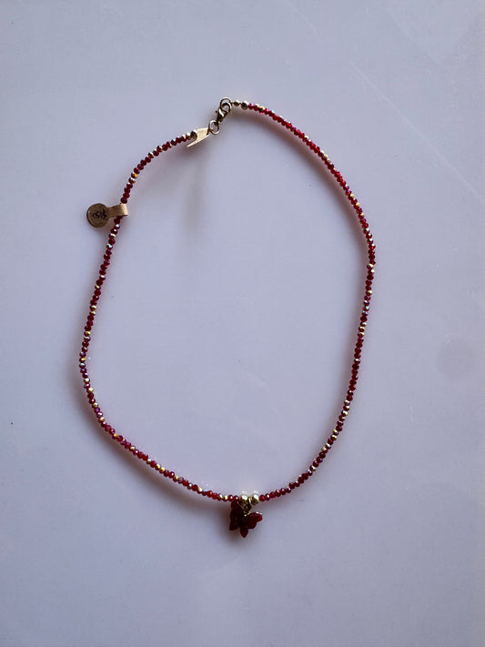 Collar Crimson Wings: Pasión en Cristal