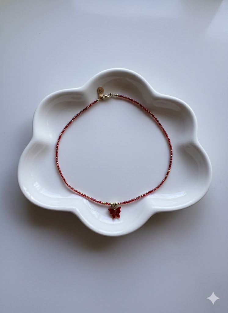 Collar Crimson Wings: Pasión en Cristal